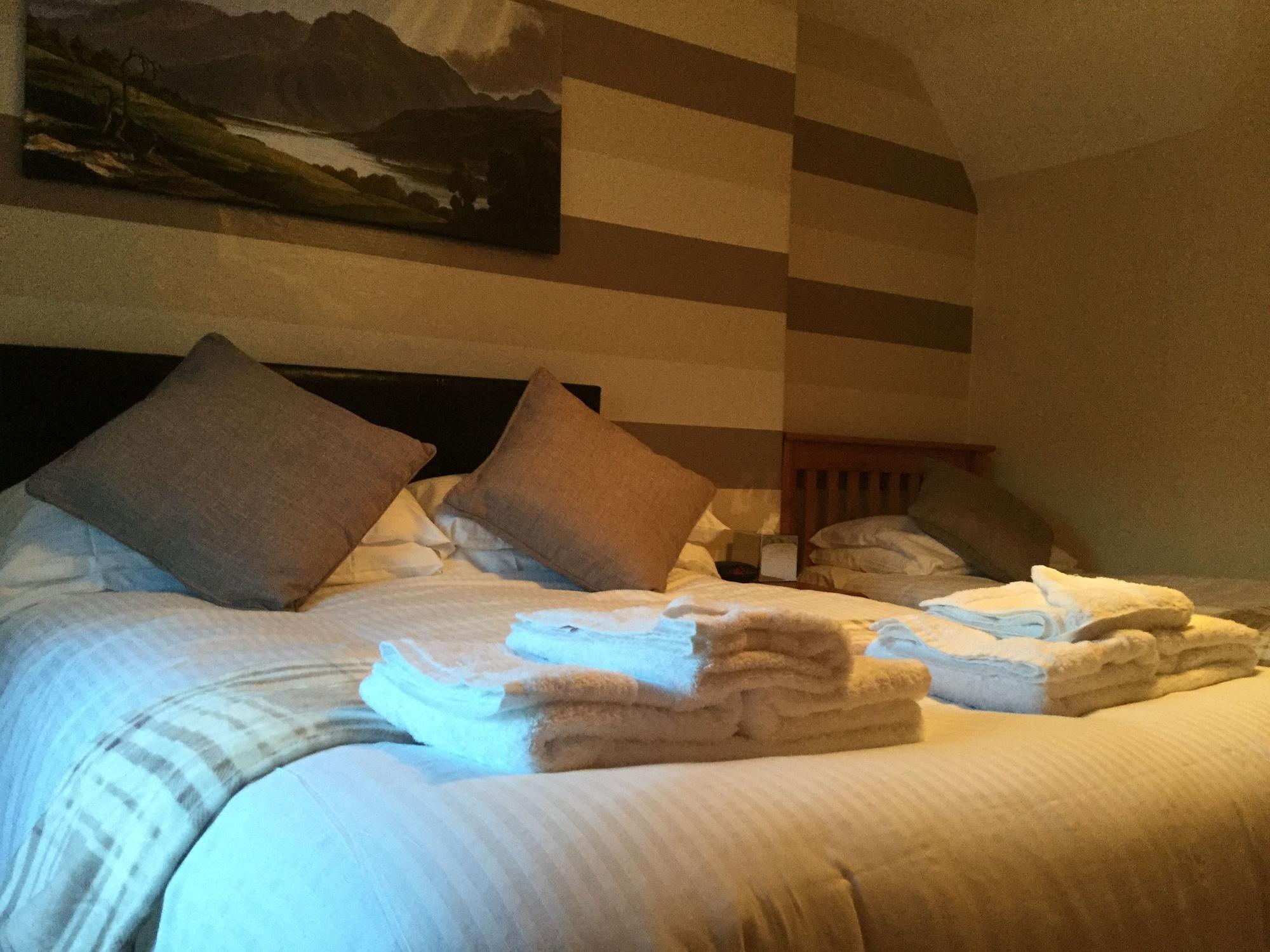 Oyo Inverour Guest House Gairlochy Exterior photo